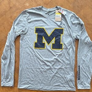 University of MichiganNike Men's Gray Long Sleeve Shirt with Navy and Maize 'M'